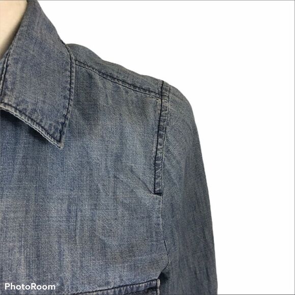 Old Navy Classic Medium Wash Chambray Button Down - Picture 3 of 11
